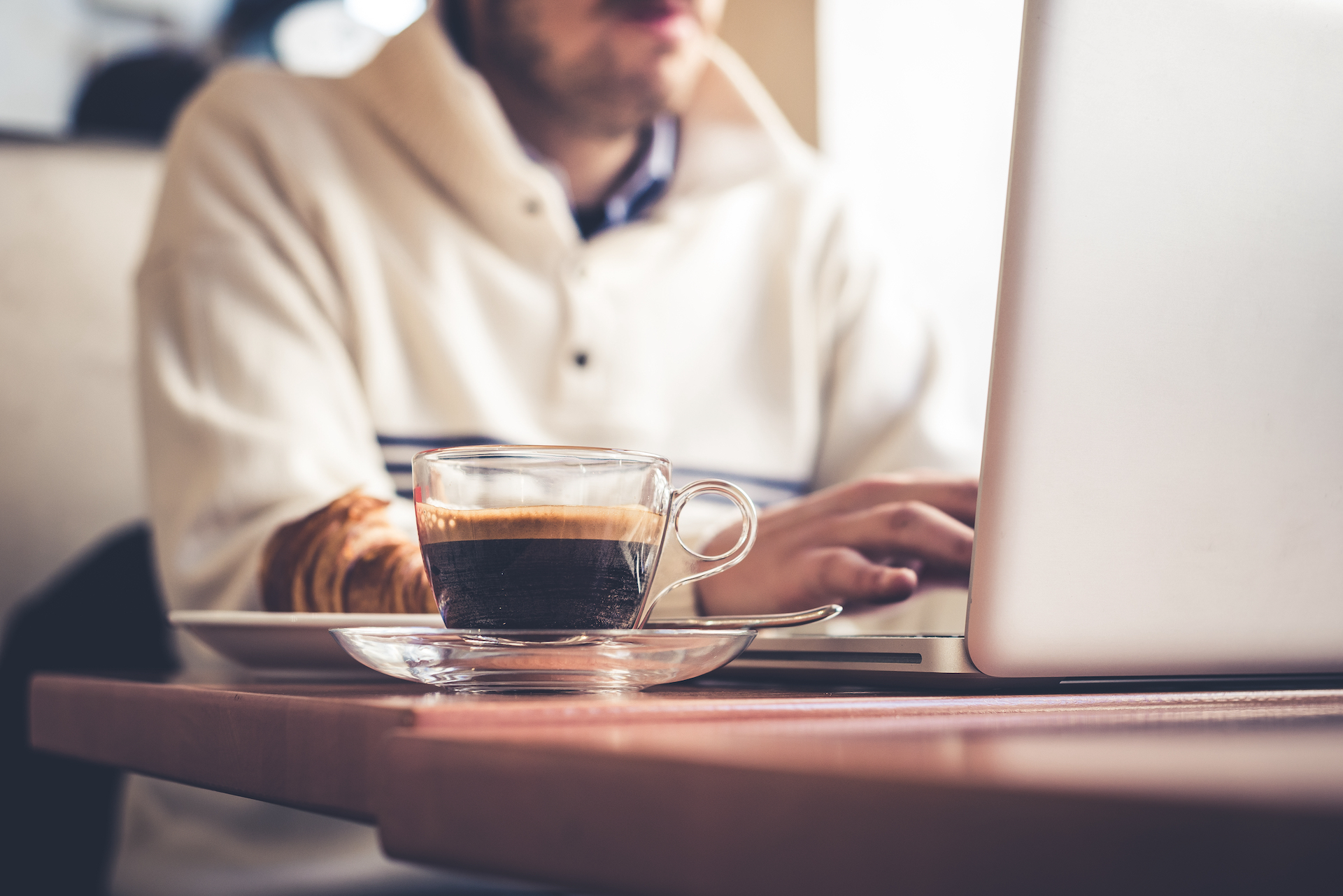 Caffè e Produttività: Come Migliora Concentrazione e Creatività